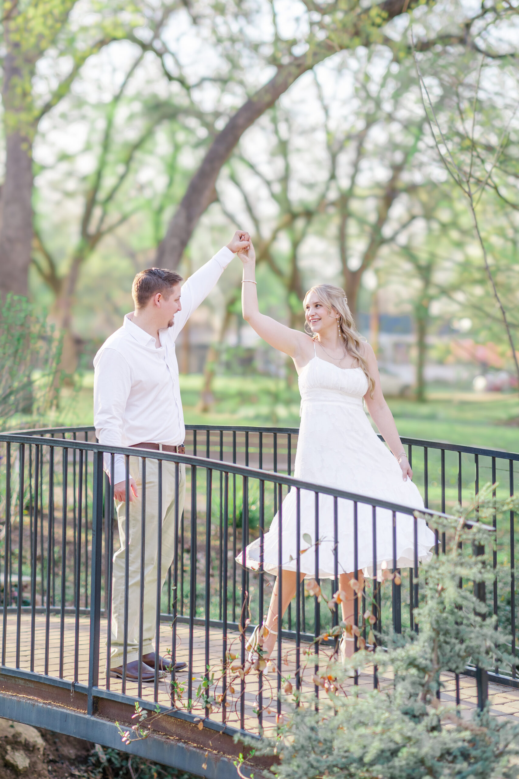 Lauren & Blake’s Sunshine-Filled Engagement Session at Grapevine Botanical Gardens